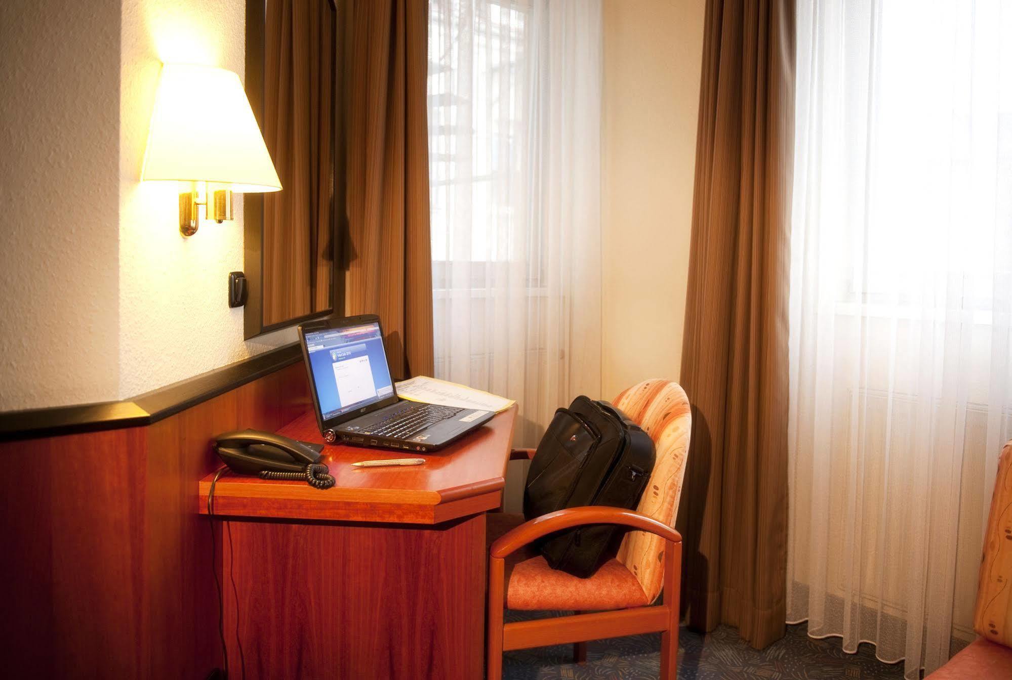 Hotel Advantage Appartements Hotel 3*
